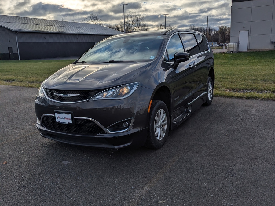 Used 2018 Chrysler Pacifica Touring L Plus - BraunAbility Side Entry Entry In Floor Automatic Ramp