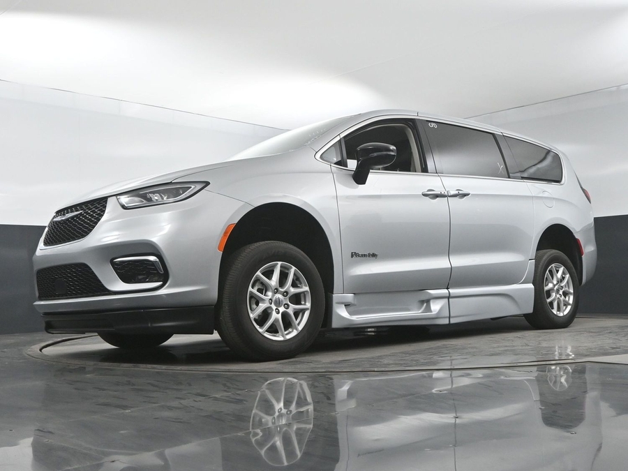 Used 2024 Chrysler Pacifica Touring L - BraunAbility Side Entry Entry Fold Out Automatic Ramp