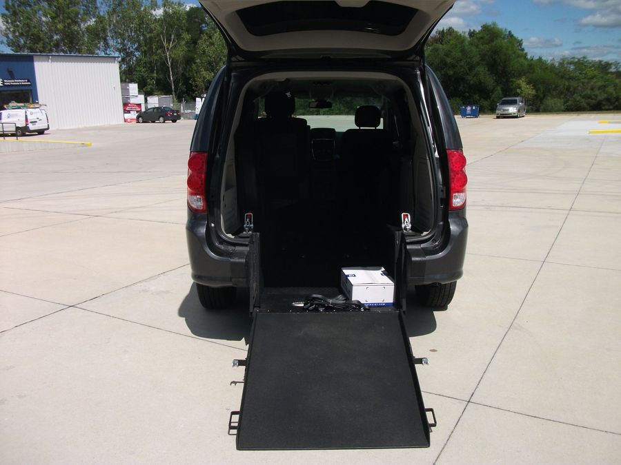 Used 2019 Dodge Grand Caravan SE - International Mobility Rear Entry Entry Fold Out Manual Ramp