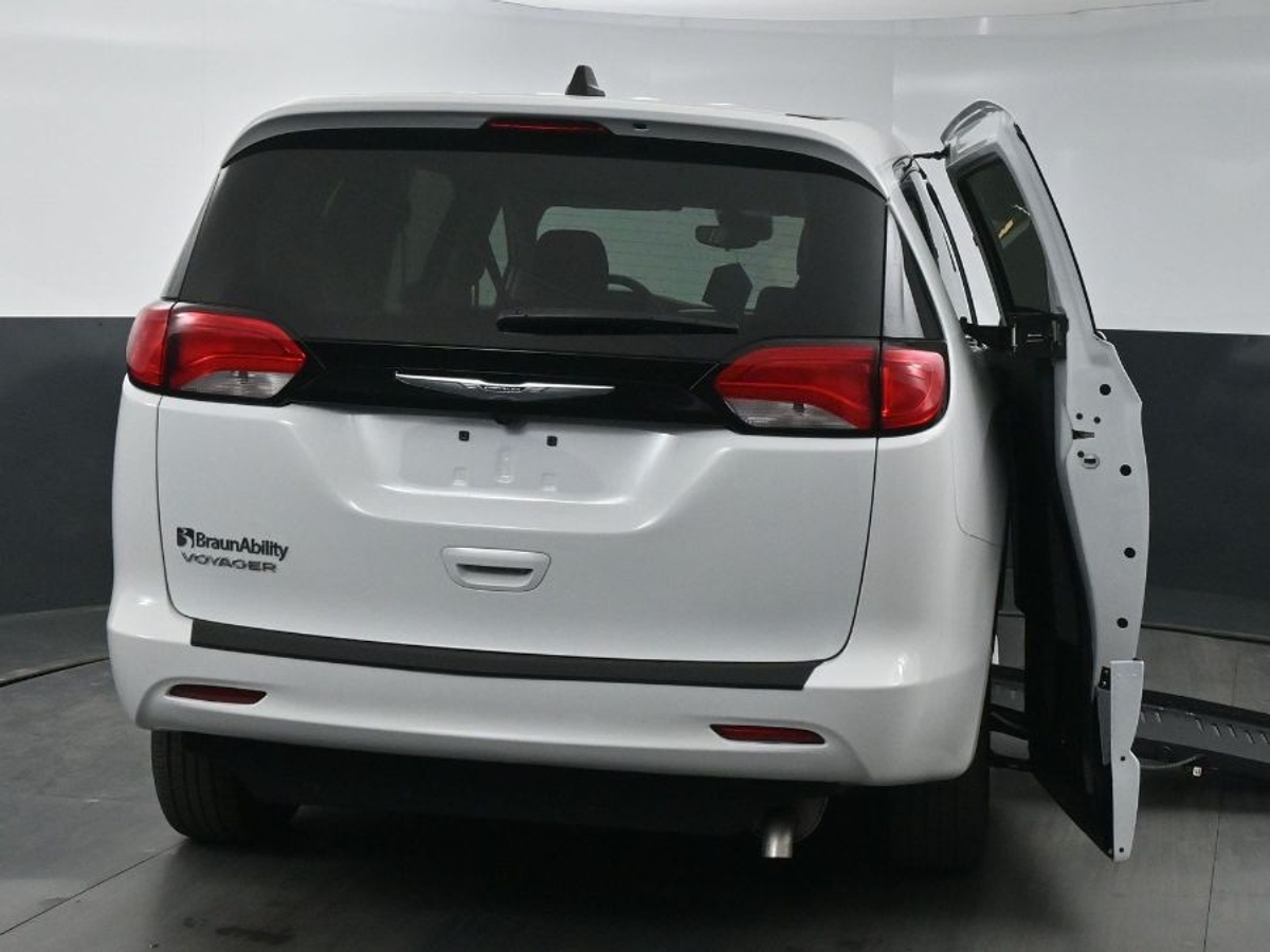 2023 CHRYSLER VOYAGER - Image 6