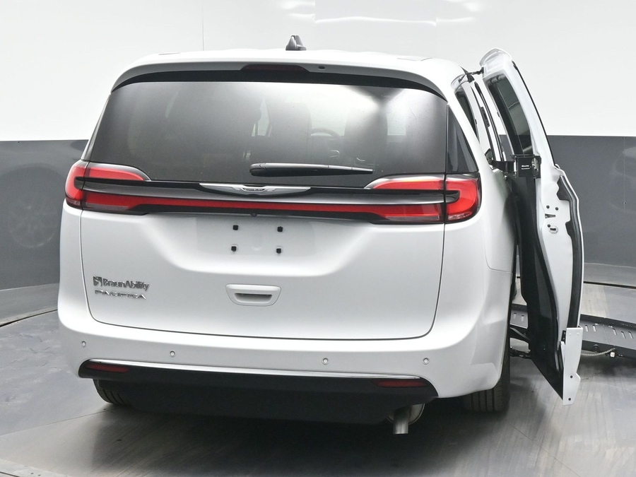 Used 2024 Chrysler Pacifica Touring L - BraunAbility Side Entry Entry Fold Out Automatic Ramp