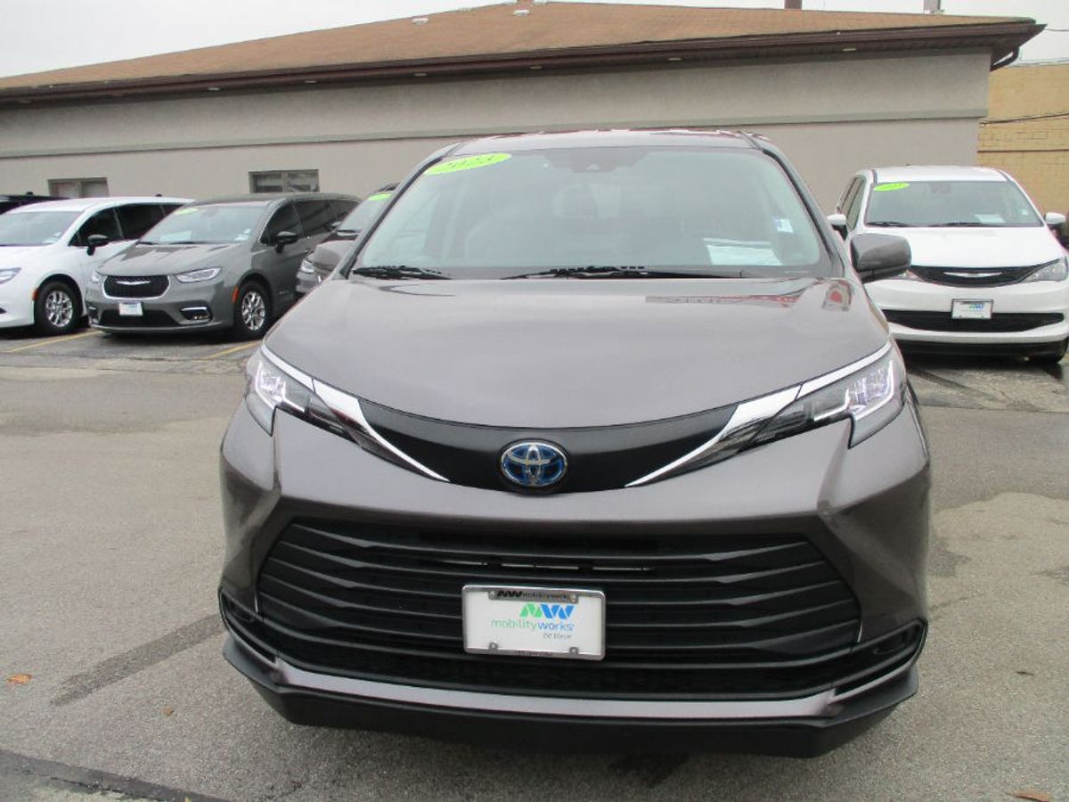 2023 TOYOTA SIENNA - Image 2