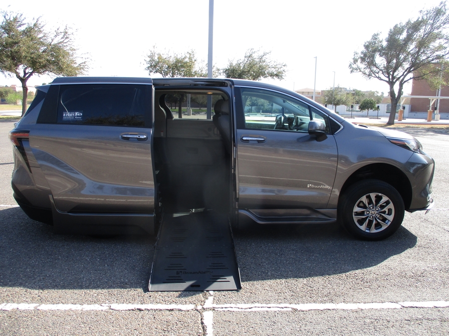 Used 2023 Toyota Sienna Hybrid XLE Base - BraunAbility Side Entry Entry In Floor Automatic Ramp