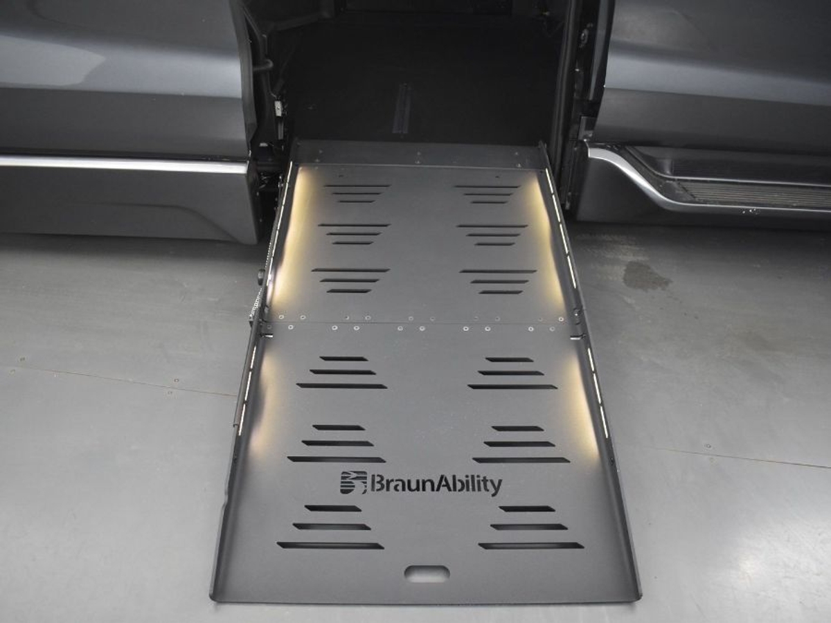 2025 TOYOTA SIENNA - Image 11