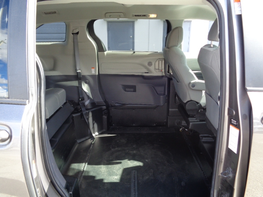 Used 2024 Toyota Sienna Hybrid LE Base - BraunAbility Side Entry Entry Fold Out Automatic Ramp