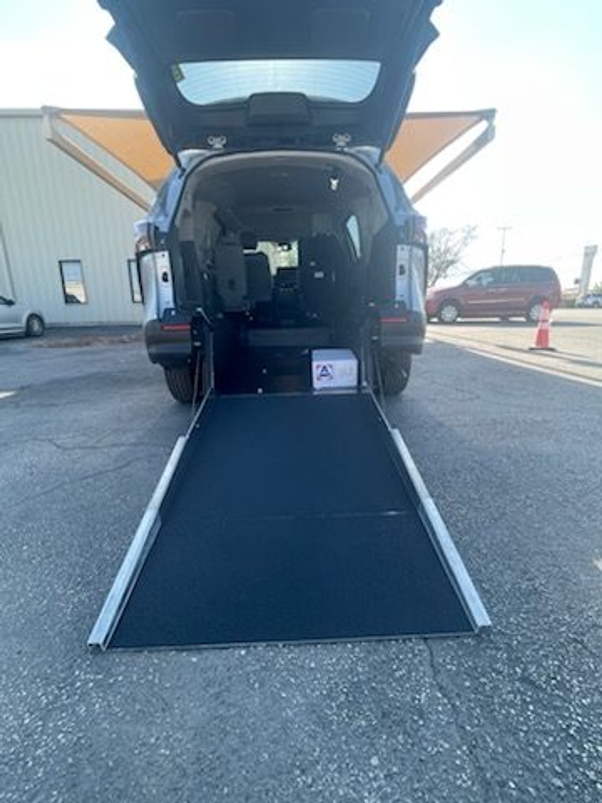 2024 TOYOTA SIENNA - Image 4