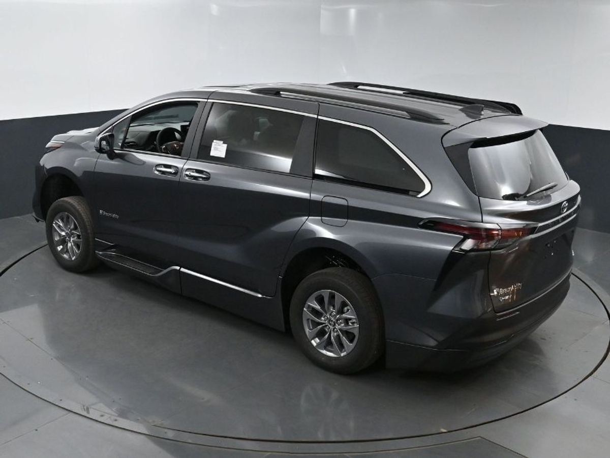 2025 TOYOTA SIENNA - Image 25