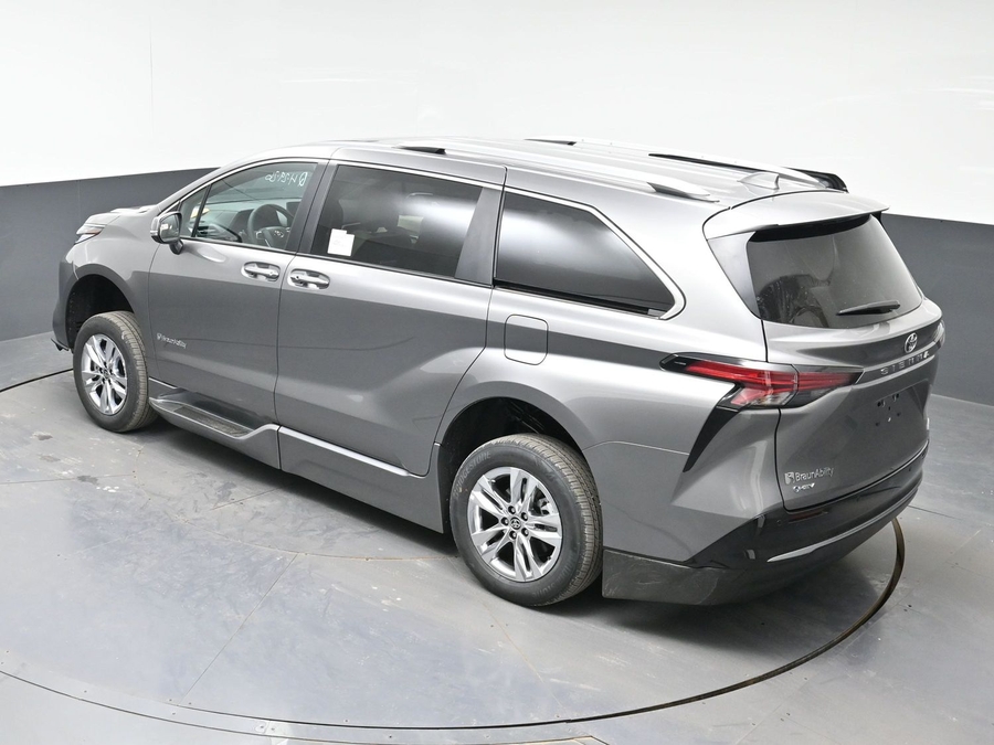 New 2026 Toyota Sienna Hybrid Limited - BraunAbility Side Entry Entry In Floor Automatic Ramp
