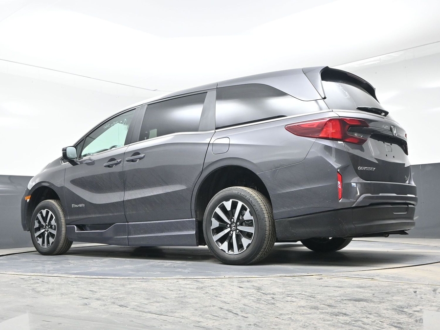 Grey Honda Odyssey image number 20