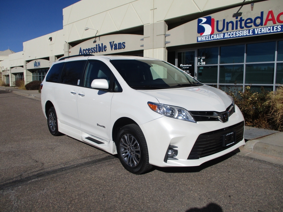 Used 2023 Toyota Sienna Hybrid XLE Plus - BraunAbility Side Entry Entry In Floor Automatic Ramp