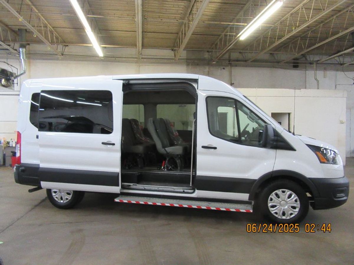 White Ford Transit image number 1