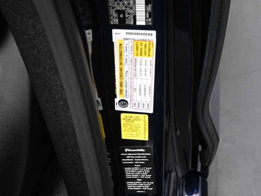 New 2026 Toyota Sienna Hybrid Limited - BraunAbility Side Entry In Floor Automatic Ramp
