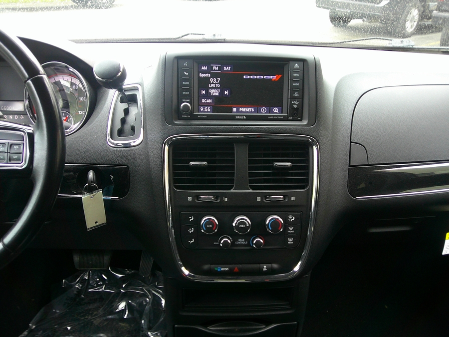 Blue Dodge Grand Caravan image number 16