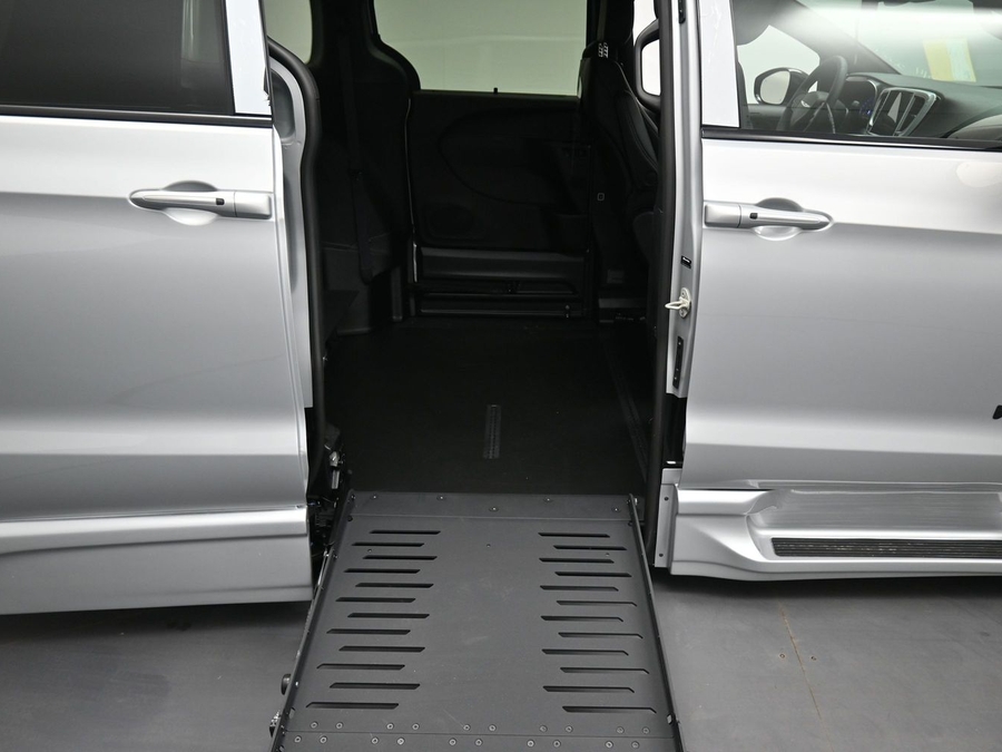 New 2026 Chrysler Pacifica Select Sport - BraunAbility Side Entry Entry Fold Out Automatic Ramp