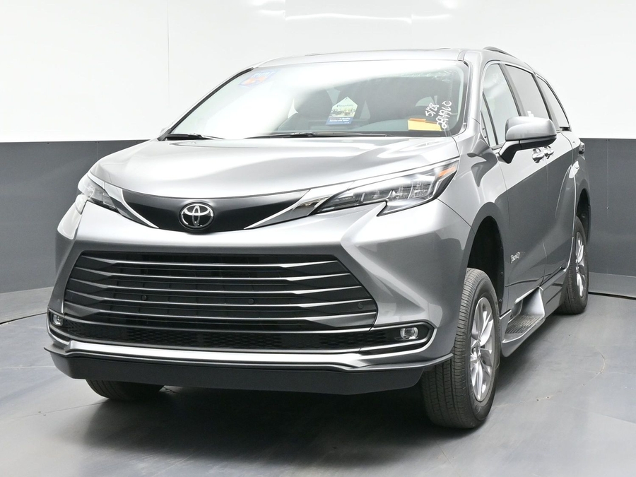 New 2026 Toyota Sienna Hybrid XLE Add - BraunAbility Side Entry Entry Fold Out Automatic Ramp