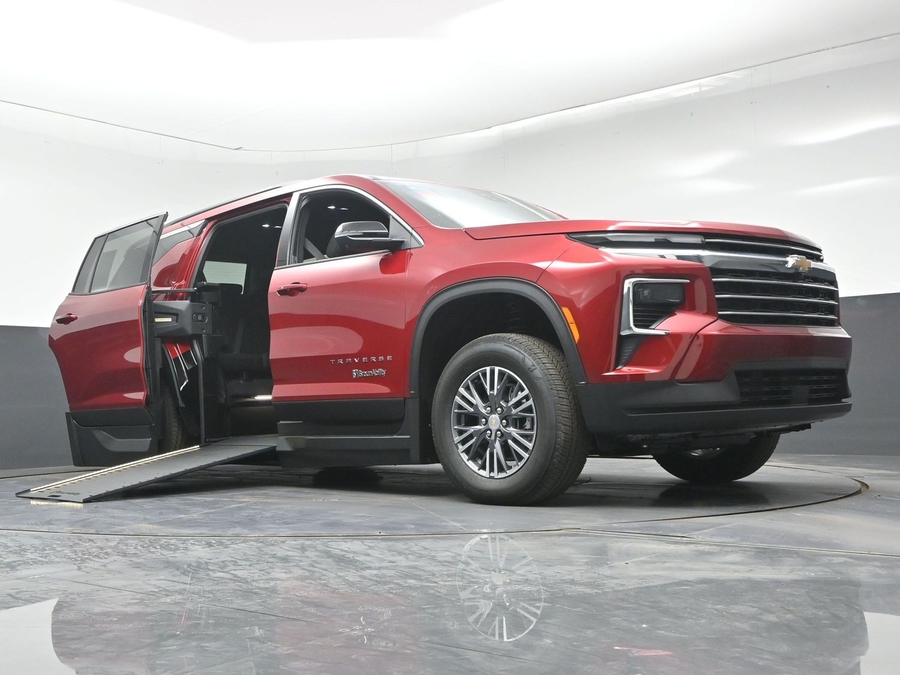 New 2026 Chevrolet Traverse 1LT - BraunAbility Side Entry In Floor Automatic Ramp
