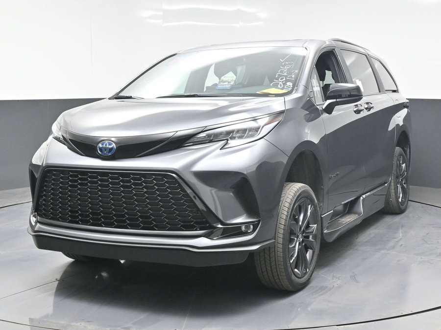 New 2025 Toyota Sienna Hybrid XSE Sport - BraunAbility Side Entry Entry In Floor Automatic Ramp