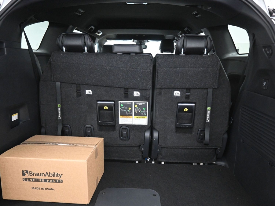 New 2025 Toyota Sienna Hybrid XSE Sport - BraunAbility Side Entry Entry Fold Out Automatic Ramp