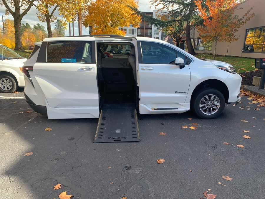 Used 2023 Toyota Sienna Hybrid XLE - BraunAbility Side Entry Entry In Floor Automatic Ramp