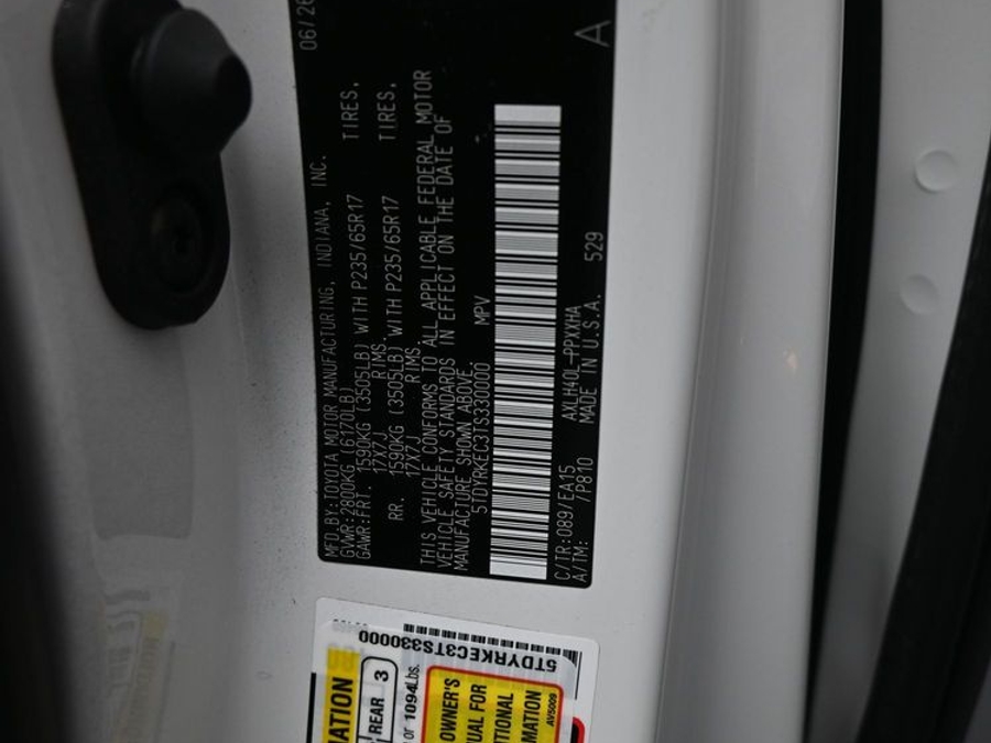 New 2026 Toyota Sienna Hybrid XLE Base - BraunAbility Side Entry Fold Out Automatic Ramp