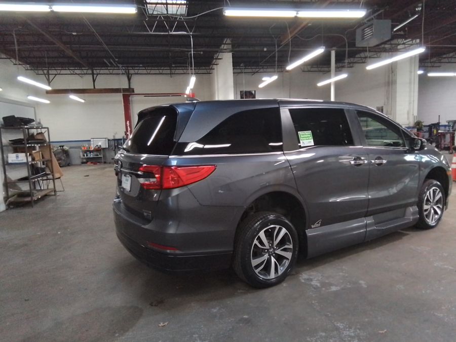 Grey Honda Odyssey image number 6