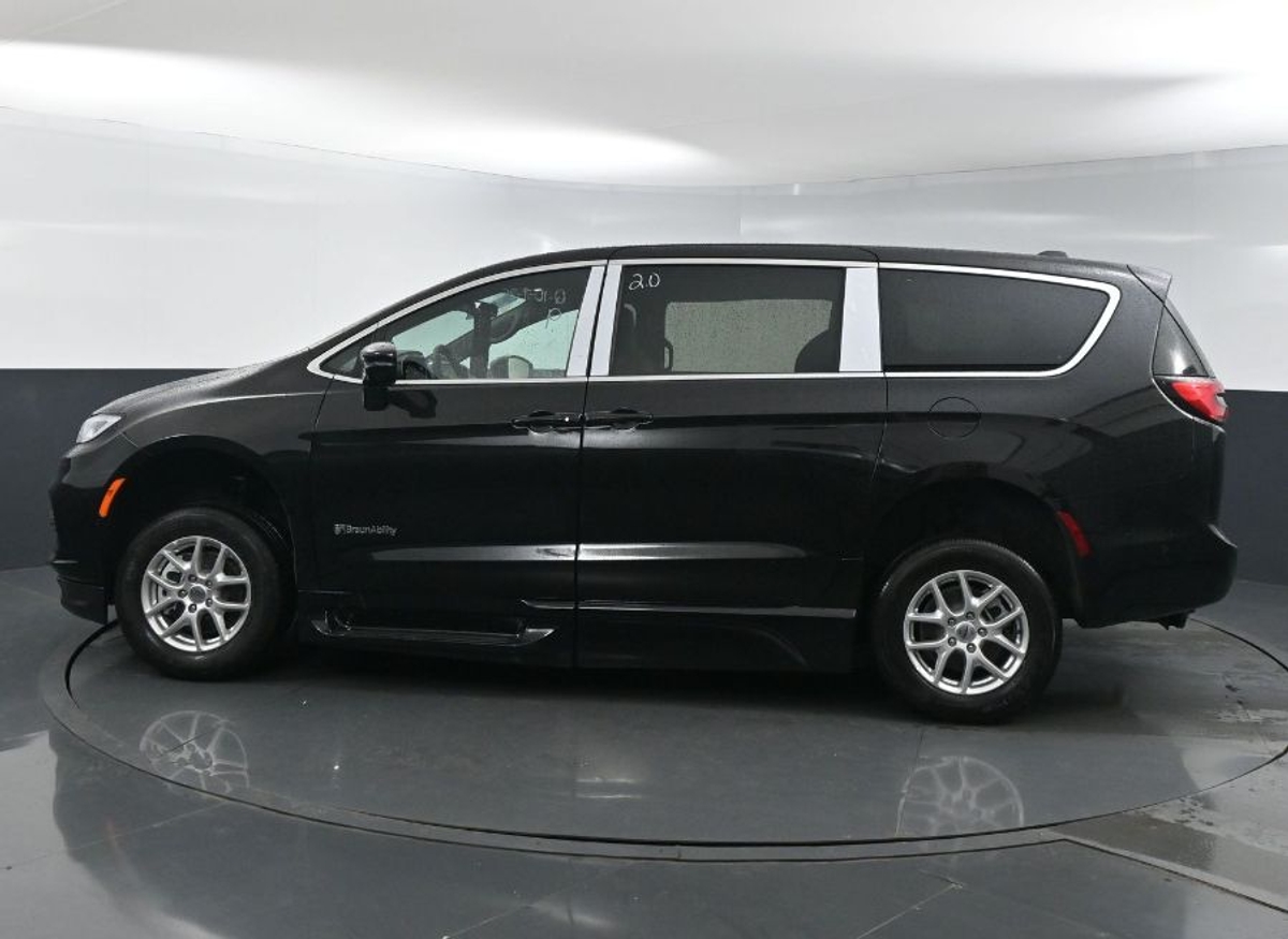 2025 CHRYSLER PACIFICA - Image 5