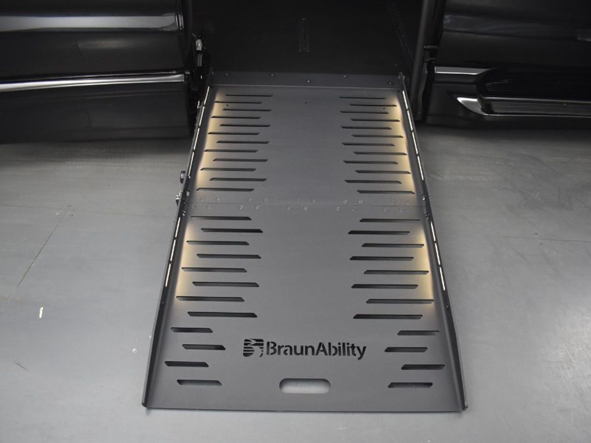 Black Chrysler Pacifica image number 10