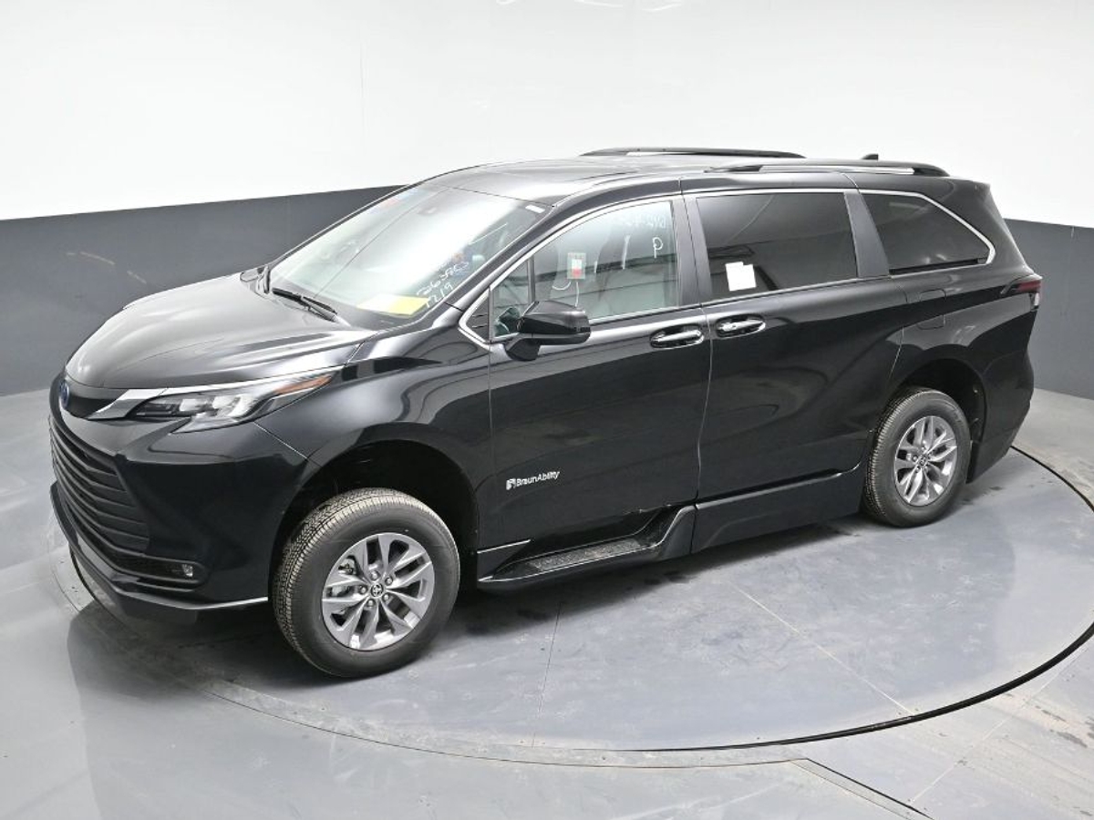 2025 TOYOTA SIENNA - Image 11