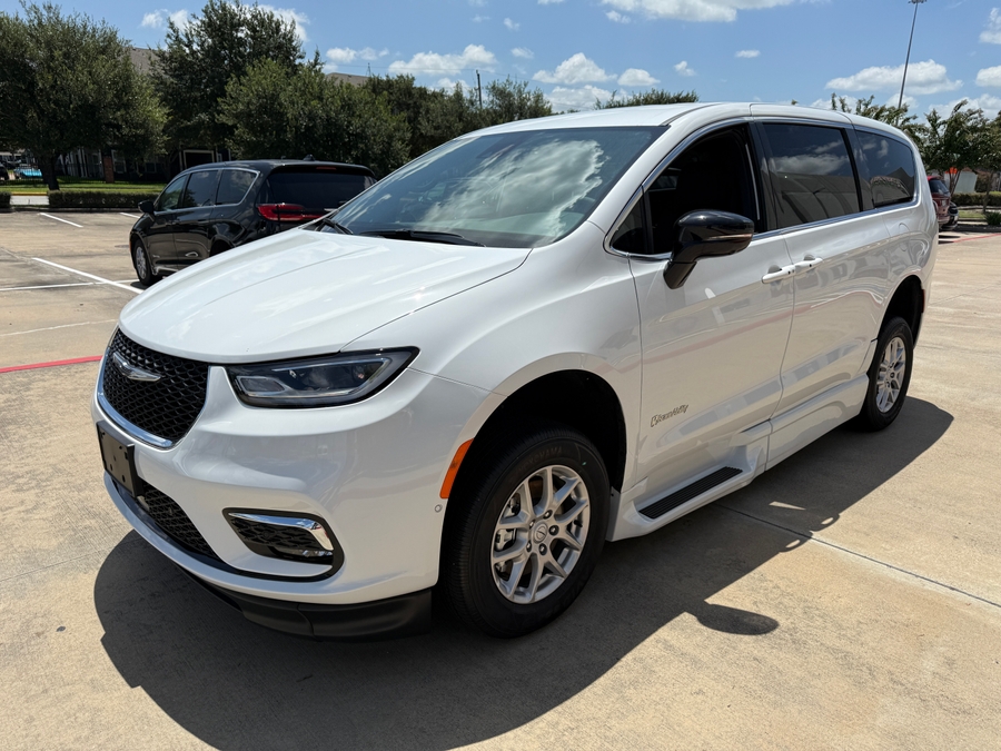 White Chrysler Pacifica image number 6
