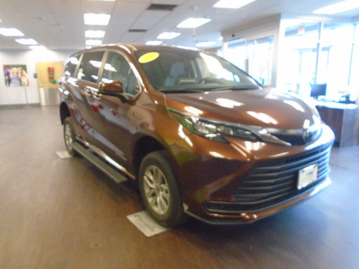 2024 TOYOTA SIENNA - Image 9