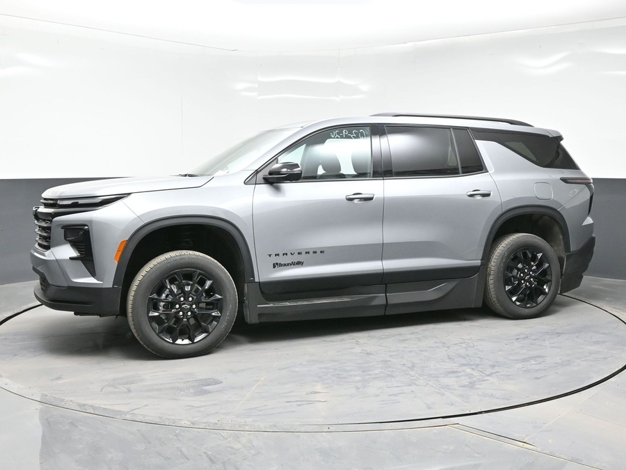 New 2025 Chevrolet Traverse 1LT Midnight - BraunAbility Side Entry Entry In Floor Automatic Ramp