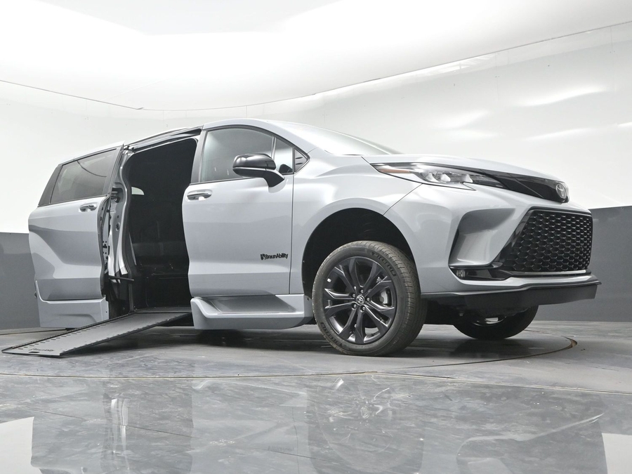 New 2026 Toyota Sienna Hybrid XSE Sport - BraunAbility Side Entry In Floor Automatic Ramp