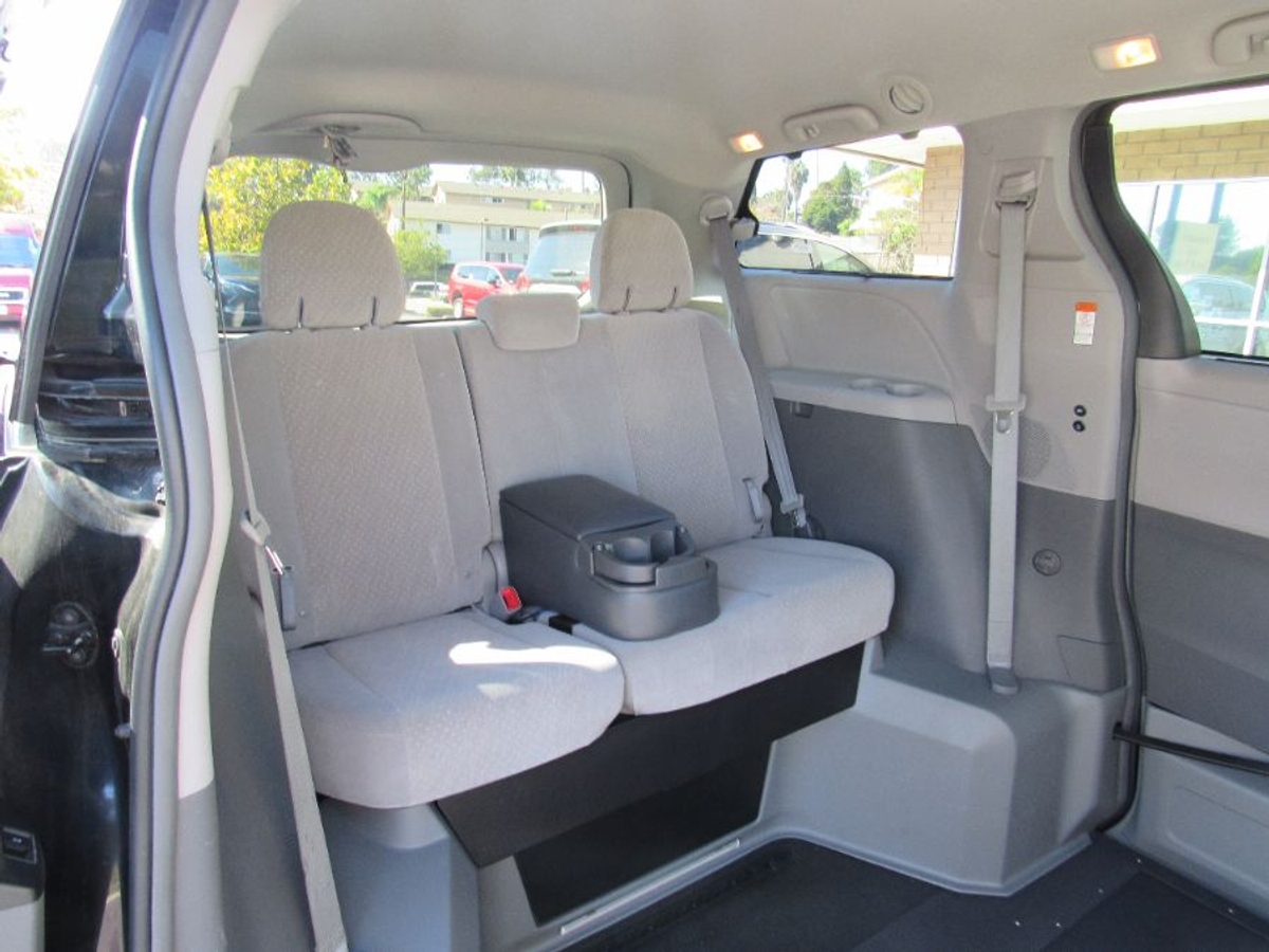 2019 TOYOTA SIENNA - Image 11