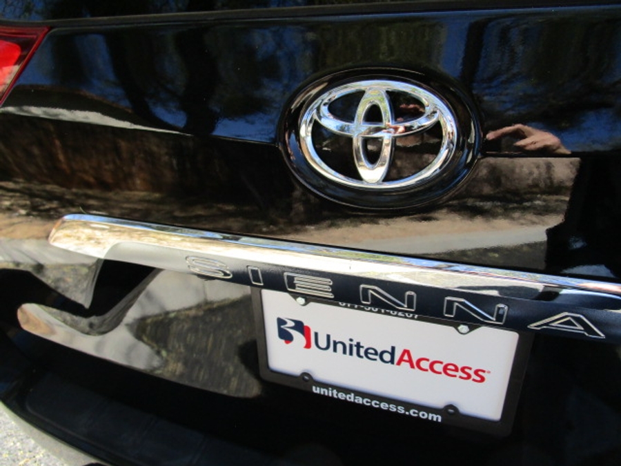 Used 2015 Toyota Sienna Limited - BraunAbility Side Entry Entry In Floor Automatic Ramp