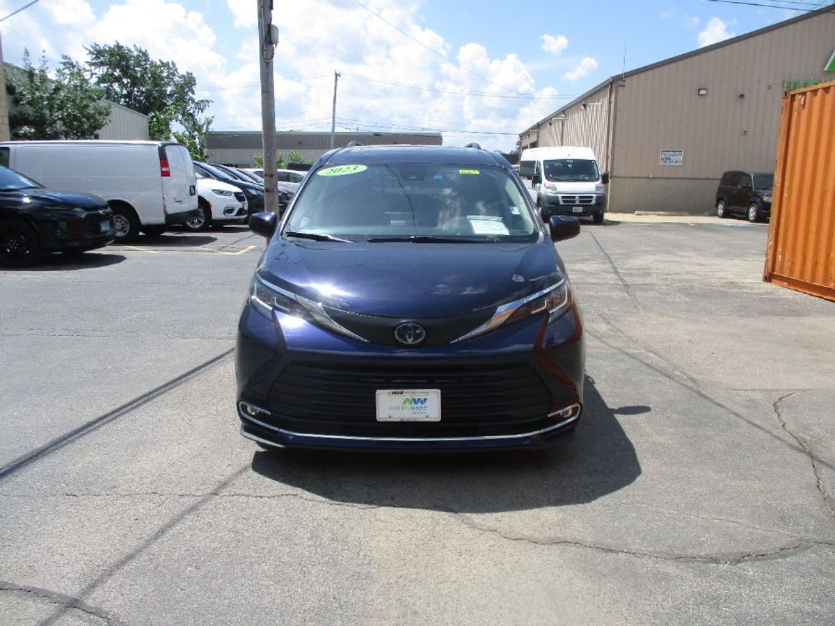 2023 TOYOTA SIENNA - Image 3