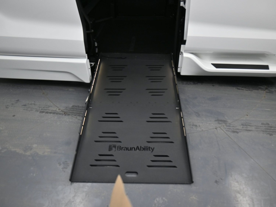 New 2025 Toyota Sienna Hybrid LE - BraunAbility Side Entry Entry Fold Out Automatic Ramp