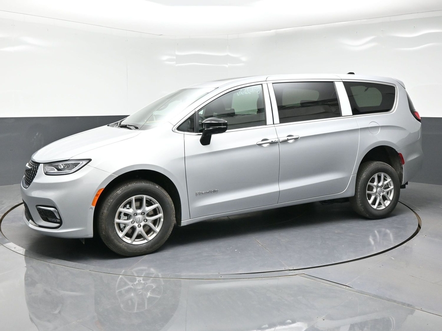 2026 Chrysler Pacifica Select - Photo 15