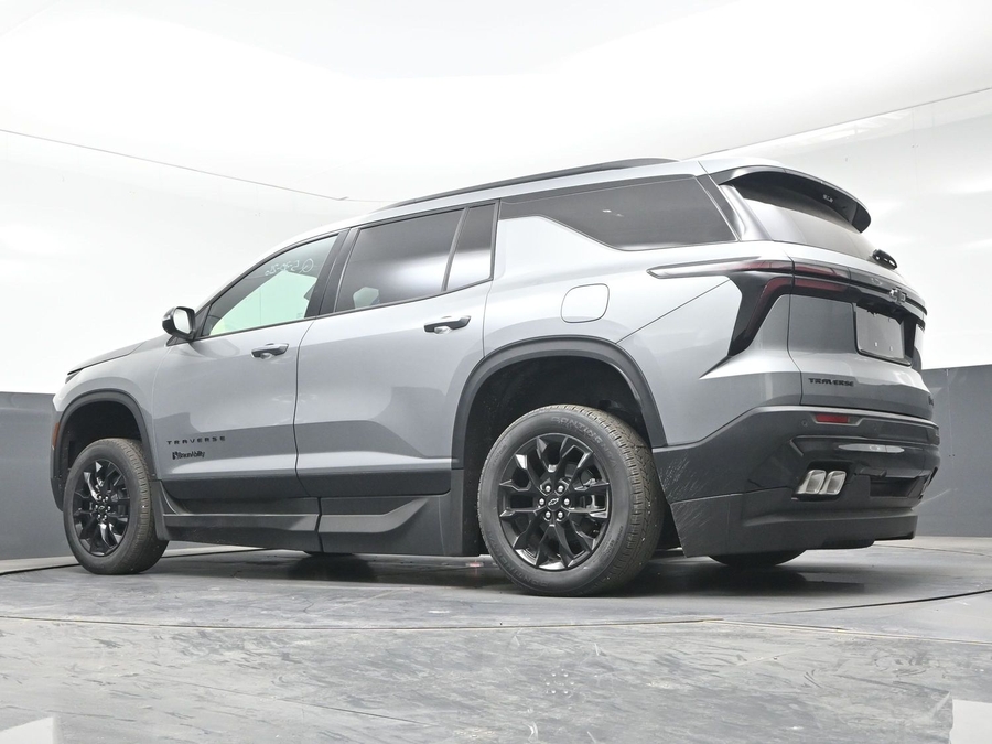 New 2026 Chevrolet Traverse 1LT Midnight - BraunAbility Side Entry Entry In Floor Automatic Ramp