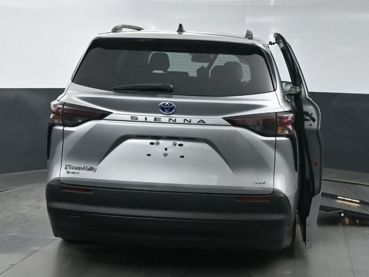 2025 TOYOTA SIENNA - Image 6