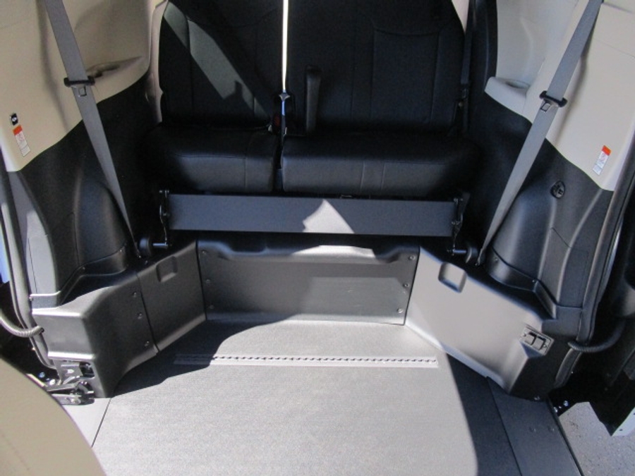 New 2025 Toyota Sienna Hybrid Platinum - BraunAbility Side Entry Entry In Floor Automatic Ramp
