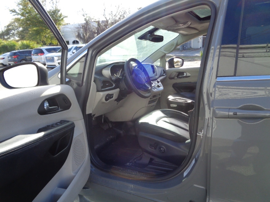 Used 2023 Chrysler Pacifica Touring L - BraunAbility Side Entry Entry Fold Out Automatic Ramp