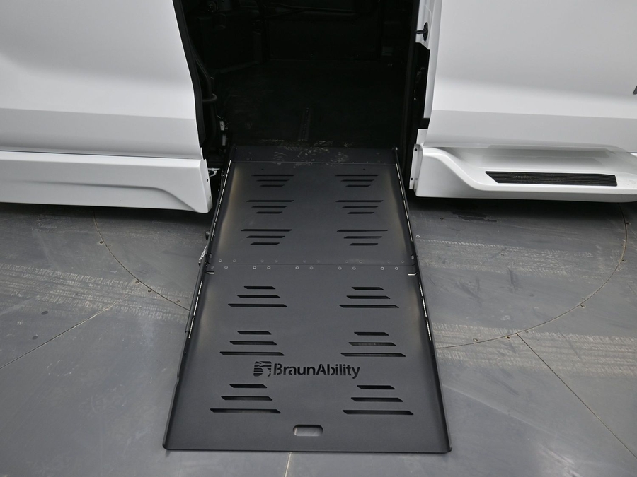New 2025 Toyota Sienna Hybrid LE - BraunAbility Side Entry Entry Fold Out Automatic Ramp