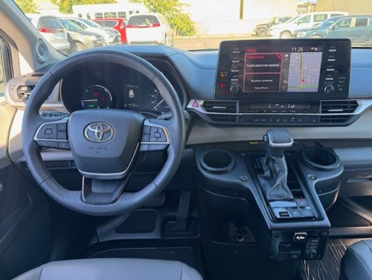 2022 Toyota Sienna XLE