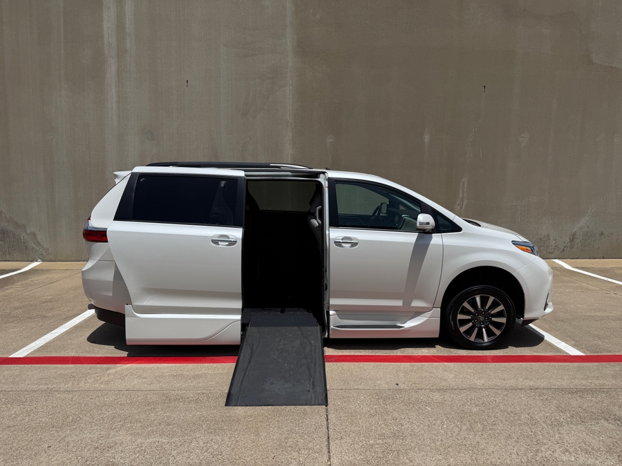 Used 2020 Toyota Sienna Limited - VMI Side Entry In Floor Automatic Ramp