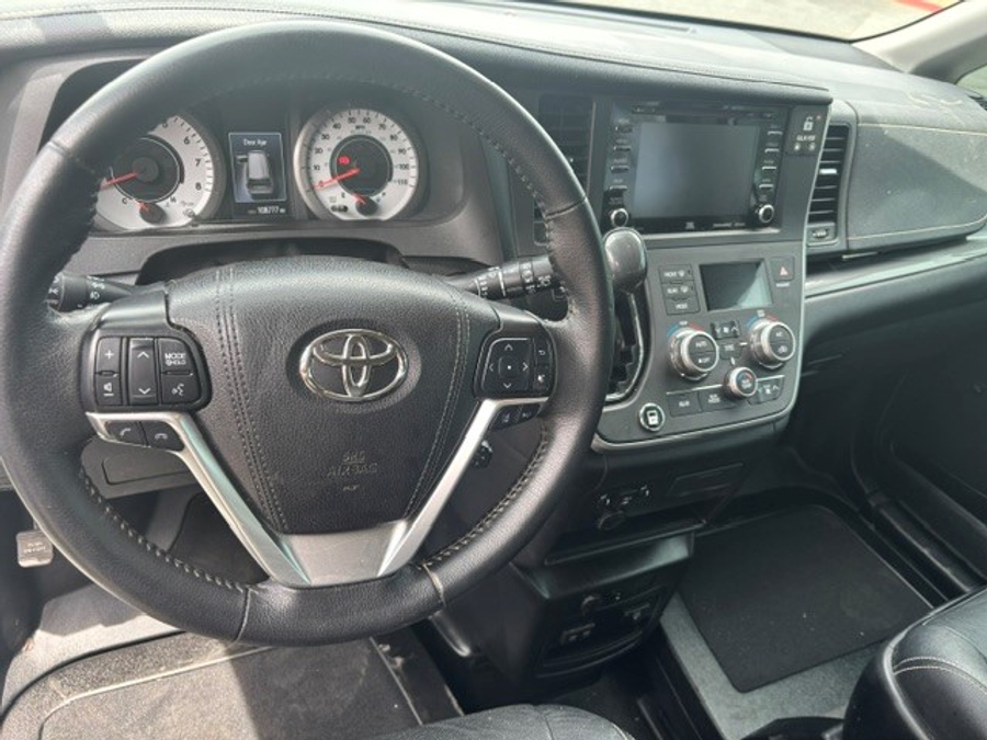 Used 2020 Toyota Sienna SE - BraunAbility Side Entry In Floor Automatic Ramp