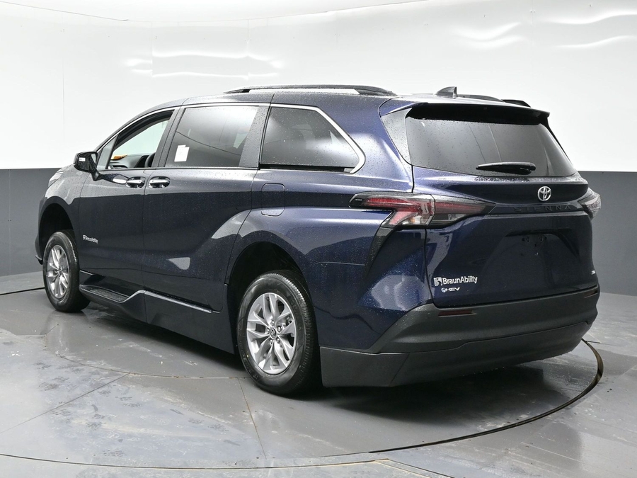New 2026 Toyota Sienna Hybrid XLE Add - BraunAbility Side Entry Entry In Floor Automatic Ramp