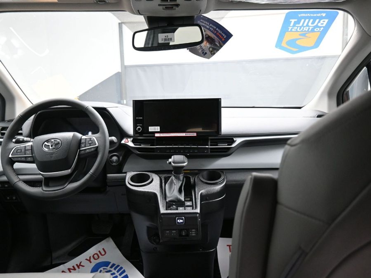 2025 TOYOTA SIENNA - Image 16