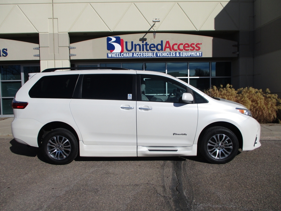 Used 2023 Toyota Sienna Hybrid XLE Plus - BraunAbility Side Entry Entry In Floor Automatic Ramp