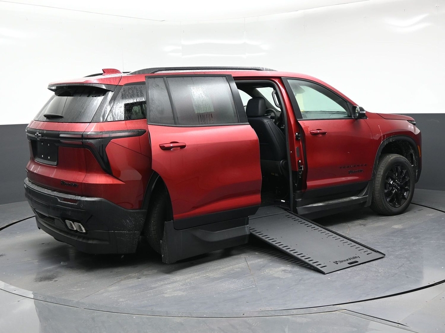 Red Chevrolet Traverse image number 4
