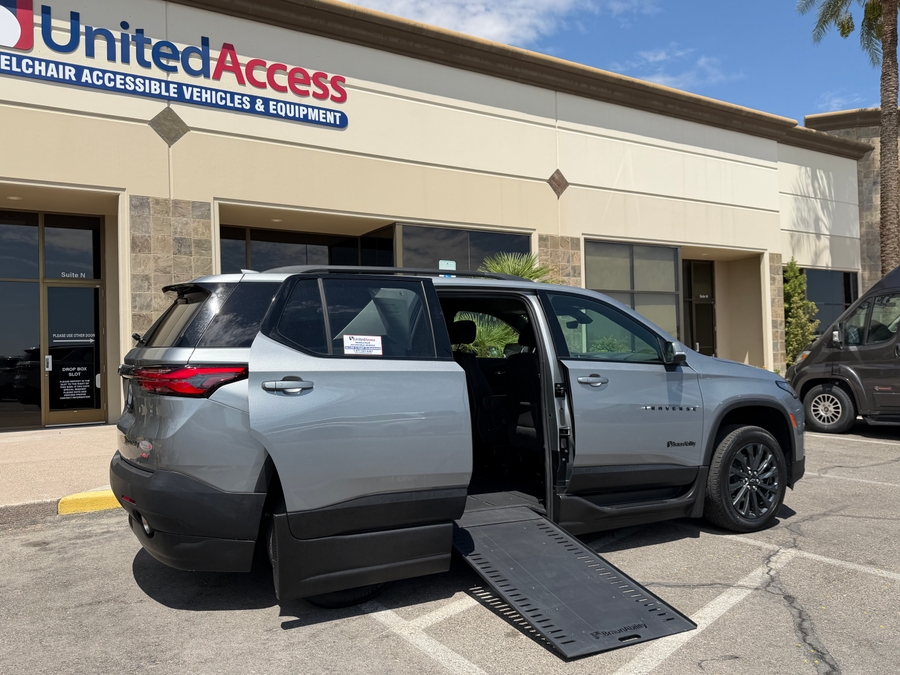 Used 2023 Chevrolet Traverse 2LT - BraunAbility Side Entry In Floor Automatic Ramp